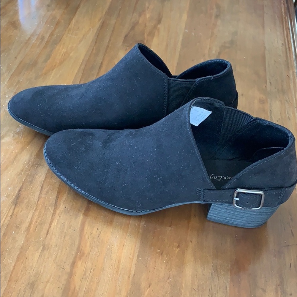 American Eagle black booties